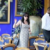 Selma Blair out to lunch with friends at The Little Door restaurant | Picture 89614